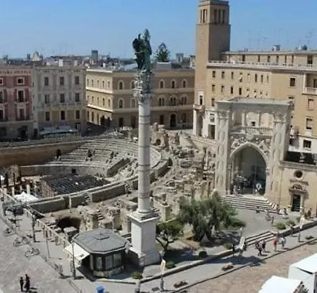 Sull'anfiteatro דירה לצ'ה